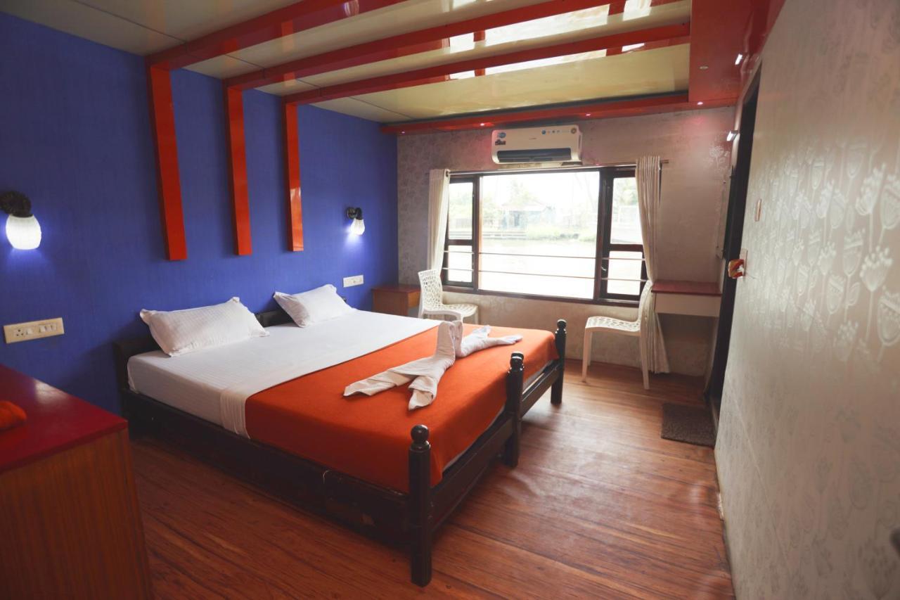 ホテル Harmony Houseboats アーラップーザ県 エクステリア 写真